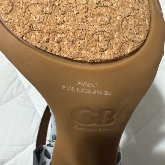 GB black and white block 4” high heels sandals. - Picture 4 of 7